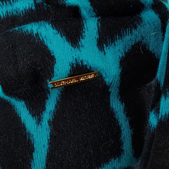 Michael Kors Womens M Blue & Black Giraffe V Neck Knit Top - Picture 6 of 7
